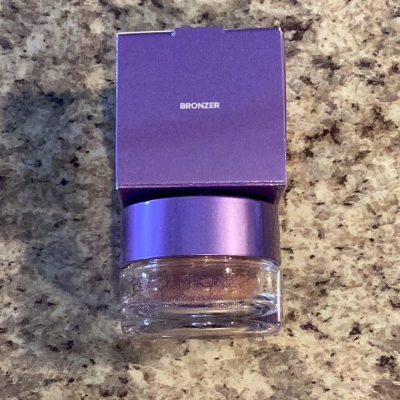 Younique Beachfront Chilling Luminizer Bronzer - Picture 6 of 7